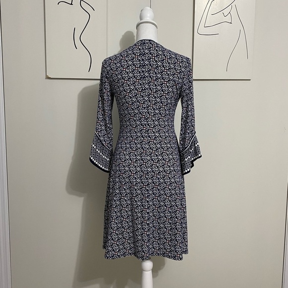 Max Studio Bell Sleeve Midi Dress Size XS Patterned Floral Navy Blue White Color - Picture 2 of 10